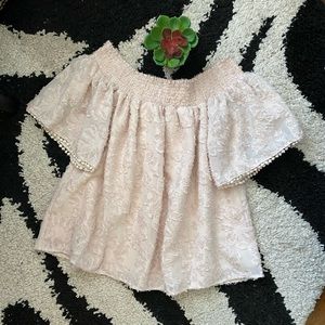 BB Dakota Off Shoulder Nude-Rose Patterned Blouse Small